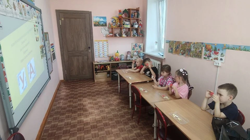 Занятие по обучению грамоте в старшей группе "Дружные ребята" с учителем- логопедом.