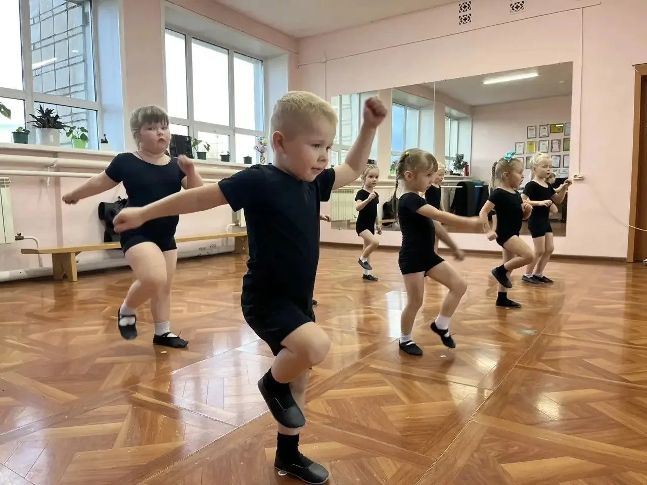 Танцы для самых маленьких👯‍♀️