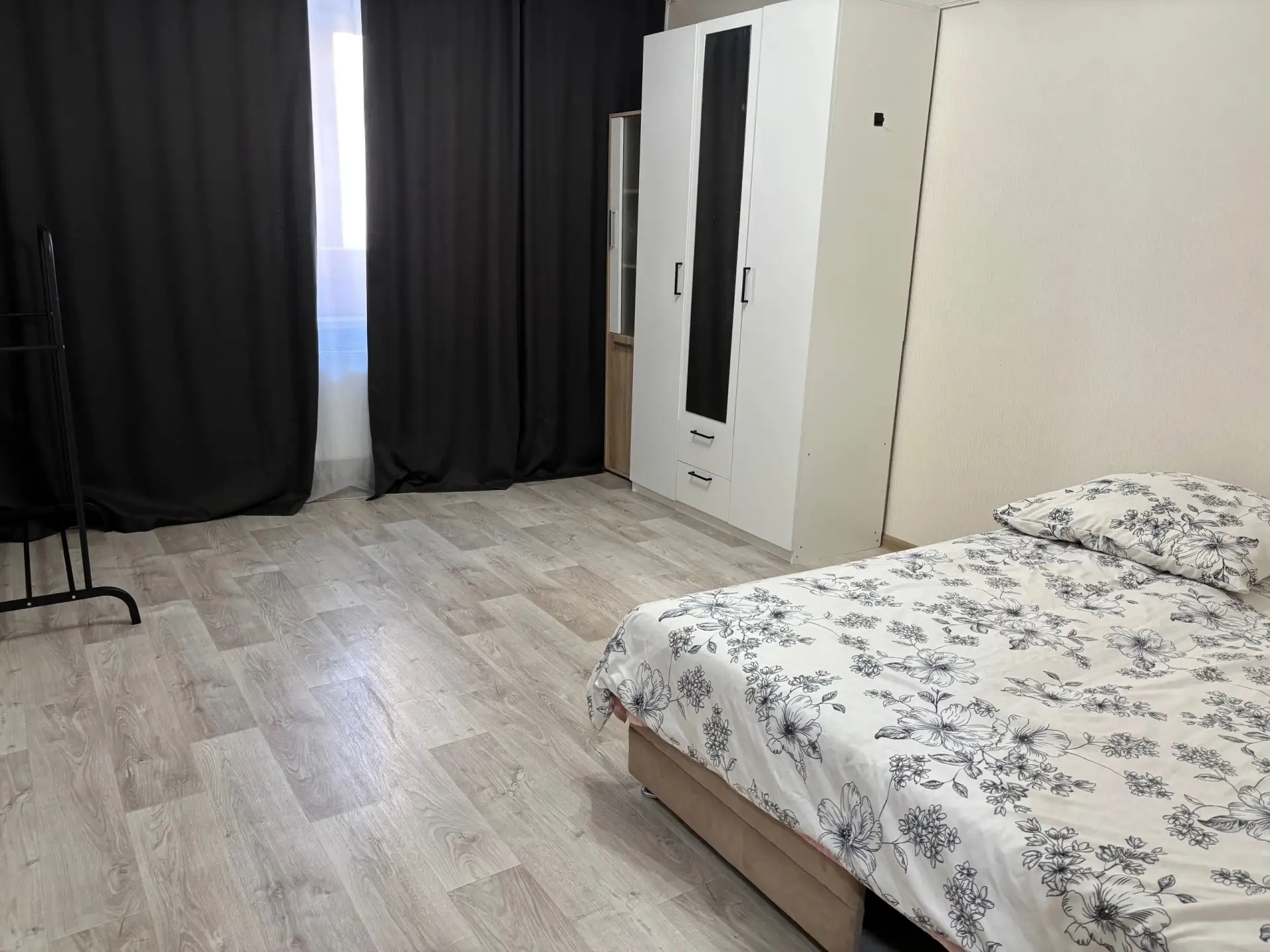 Сдам квартиру. Мехзавод, Баженова 4а. Евродвушка. Цена 25000+ ку , залог 15000. Собстве...