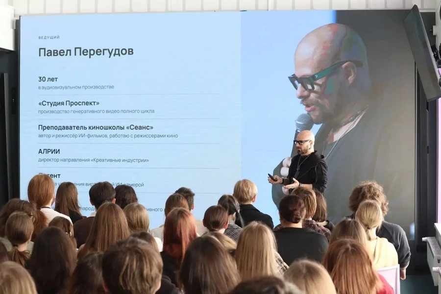 «Ничего не будет: ни кино, ни театра, ни книг, ни газет — одно сплошное телевидение». Э...