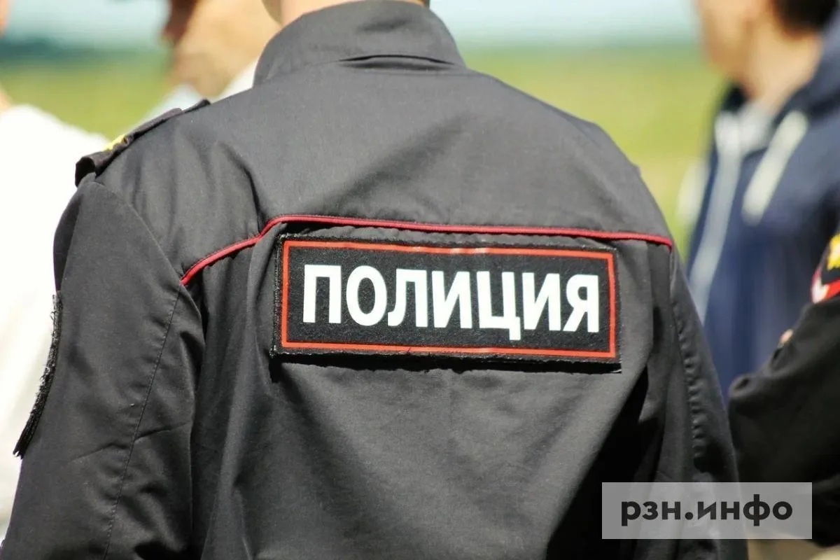 В МВД перечислили данные, которые не следует хранить в телефоне. Об этом пишет РИА Ново...