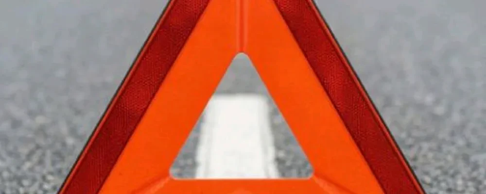 🚗 Подросток на самокате налетел на стоящий автомобиль в Петрозаводске