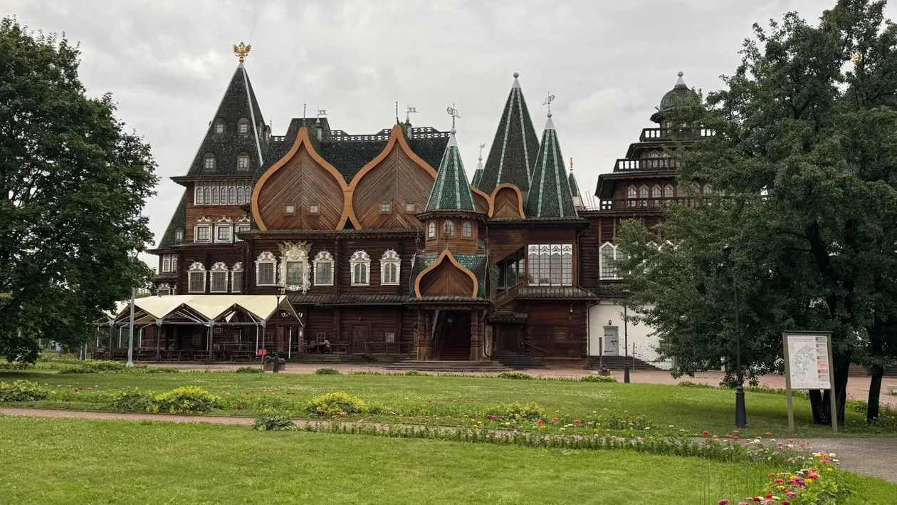 В Москве есть огромная система исторических усадеб