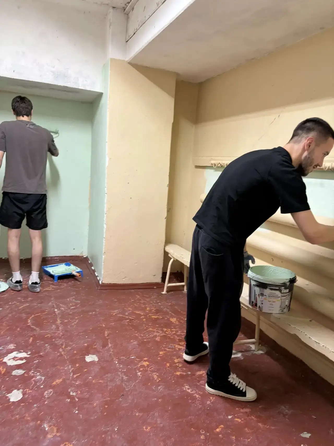 Каникулы в нашей школе прошли не только под знаком отдыха, но и под звук шпателей и зап...