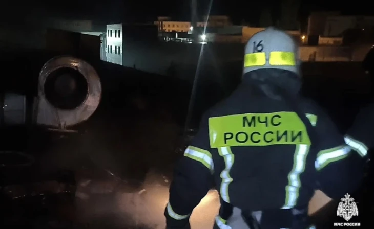 В Керчи потушили пожар на складе рыбоконсервного завода