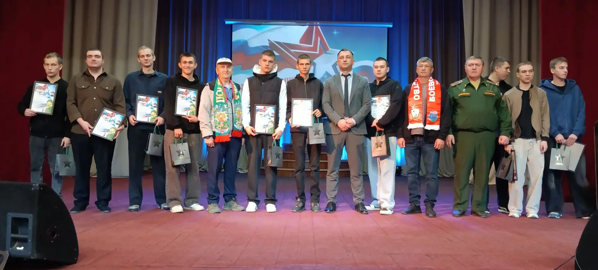 От гражданской жизни к воинскому долгу: в Ершове чествовали призывников