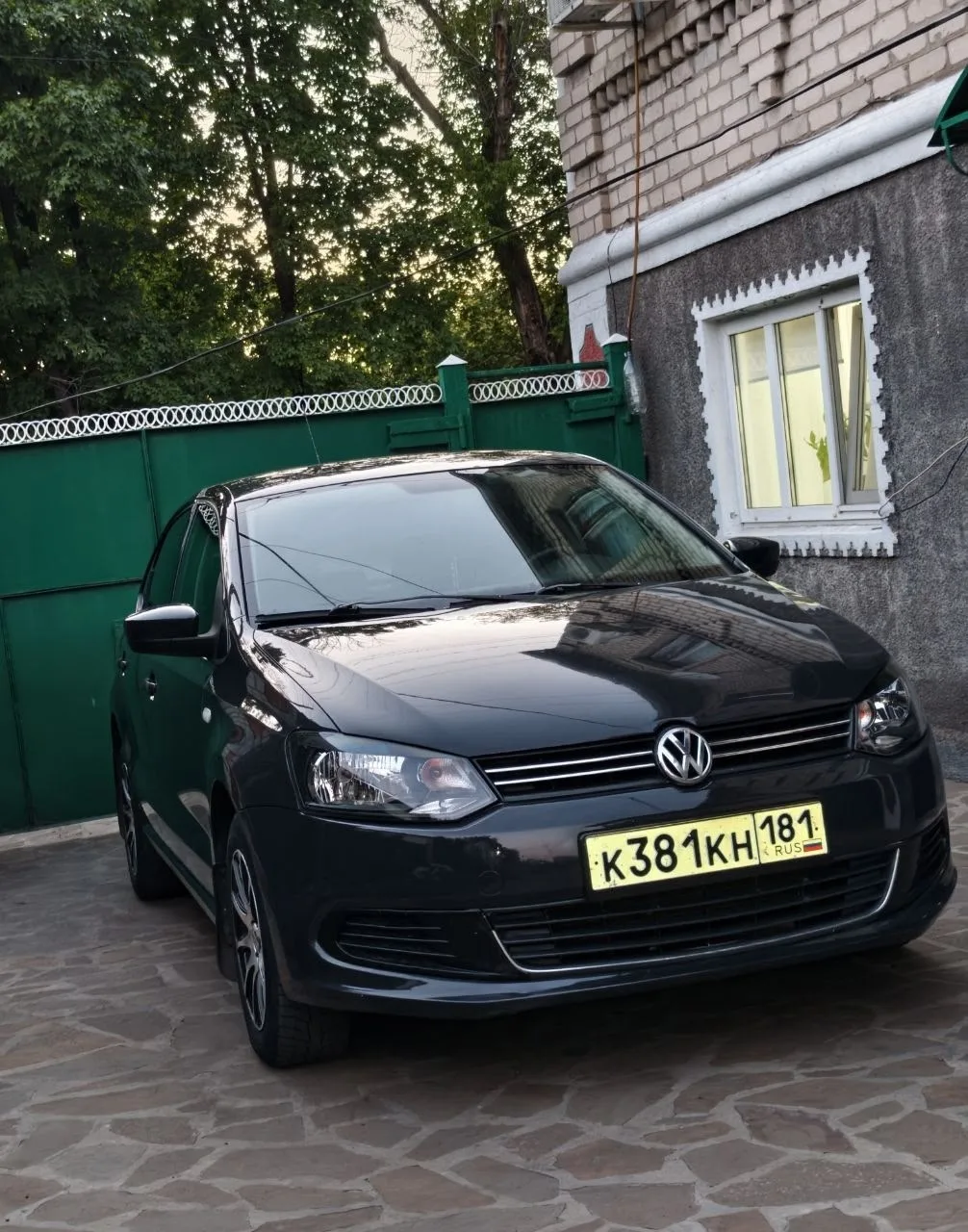 Volkswagen Polo 2011, 1.6 л, 105л.с. Едет бодро.