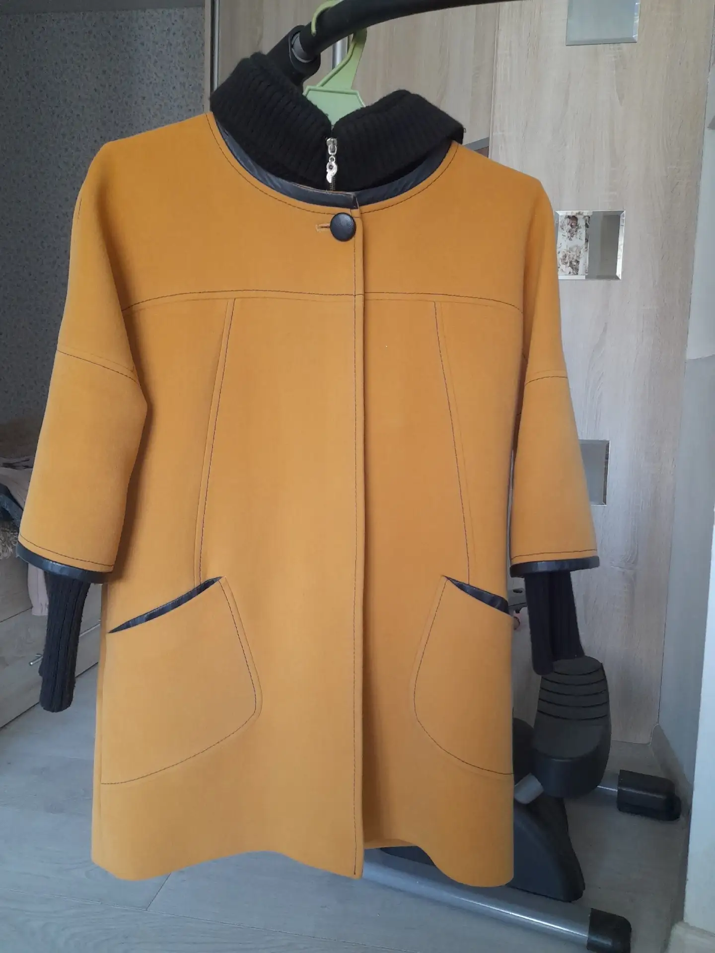 Пальто в отличном состоянии.р 48-50.не дорого.89199382117.