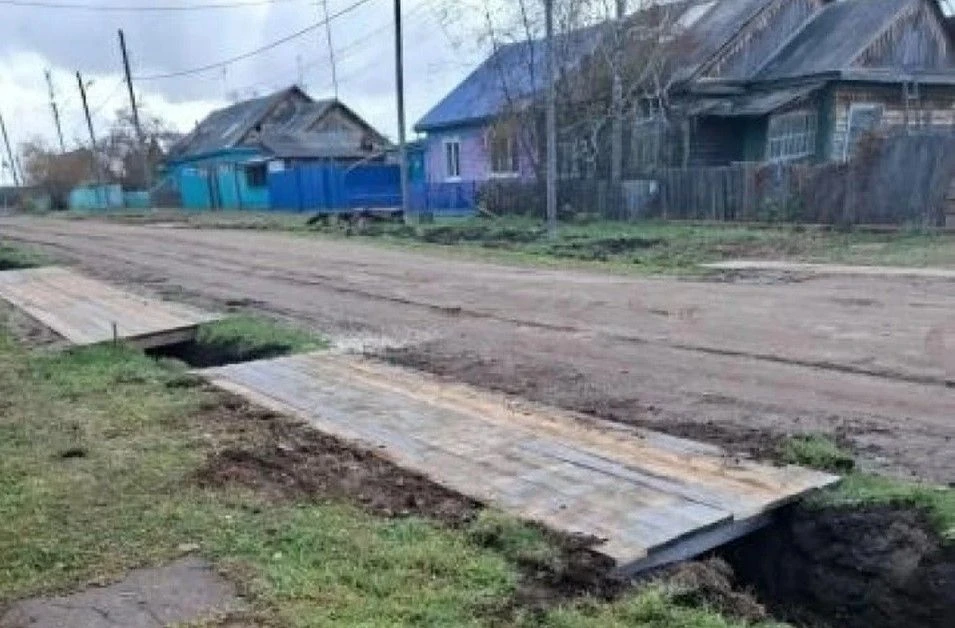 Проезд транспорта к частному дому в селе Дальняя Закора Жигаловского муниципального окр...