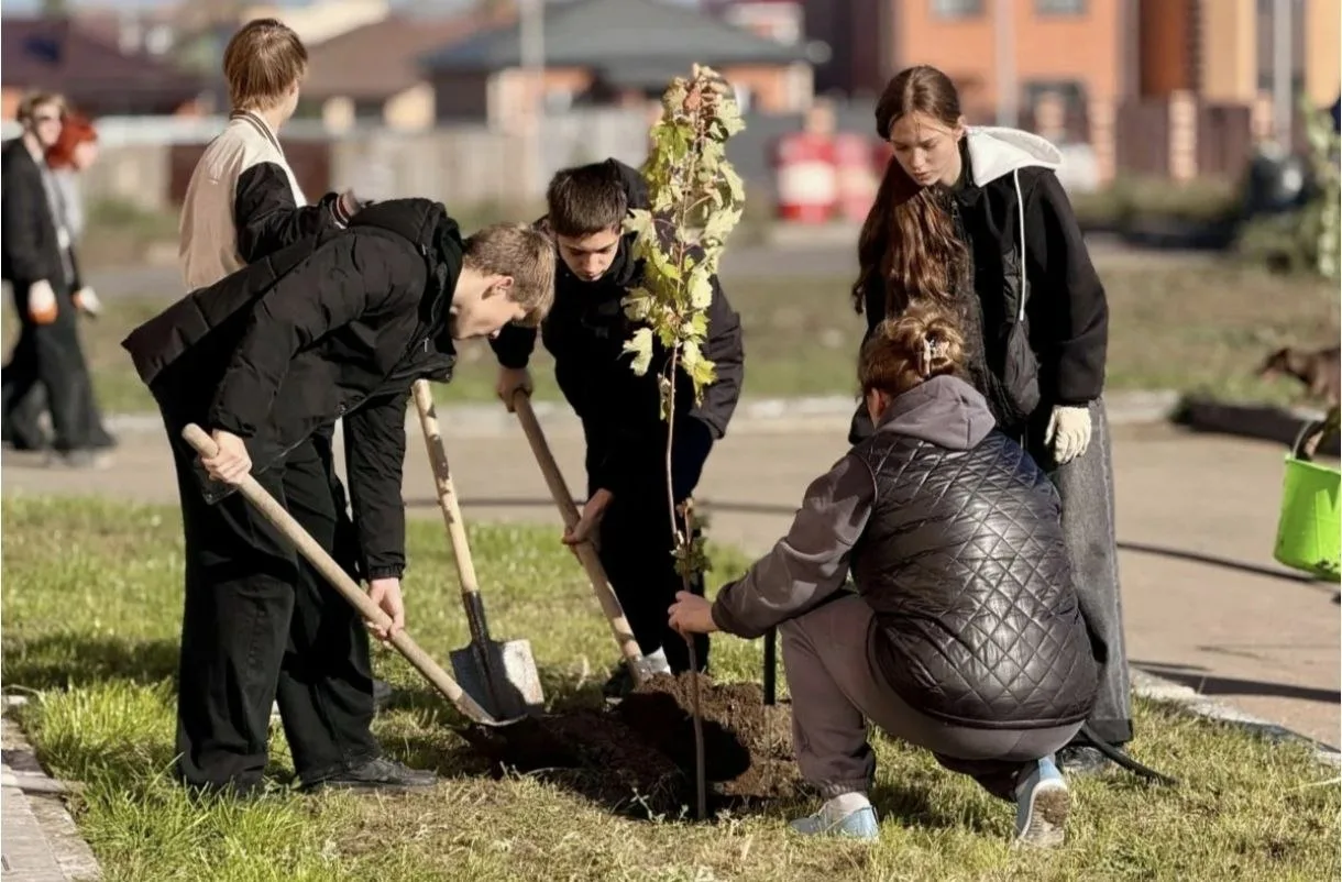 📢 Завтра в Азове в рамках ОБЩЕОБЛАСТНОГО СУББОТНИКА И ДНЯ ДРЕВОНАСАЖДЕНИЯ