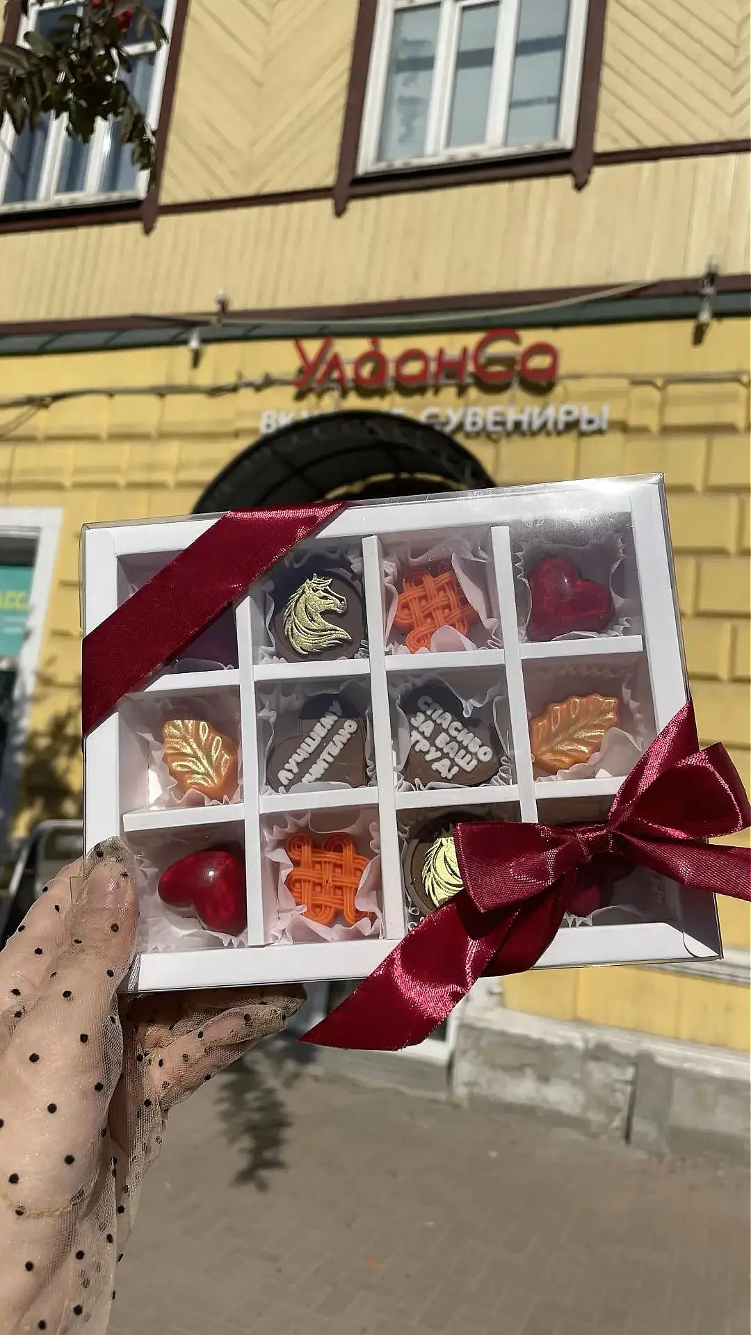 Дополните ваш букет необычными конфетами!