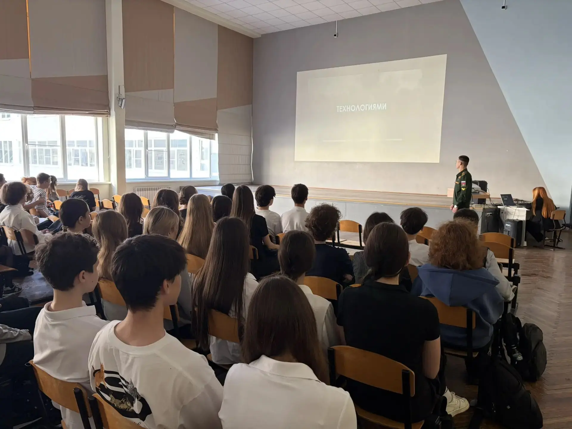 Сегодня учащиеся 10 и 11 классов встретились с представителем Нижегородского высшего во...