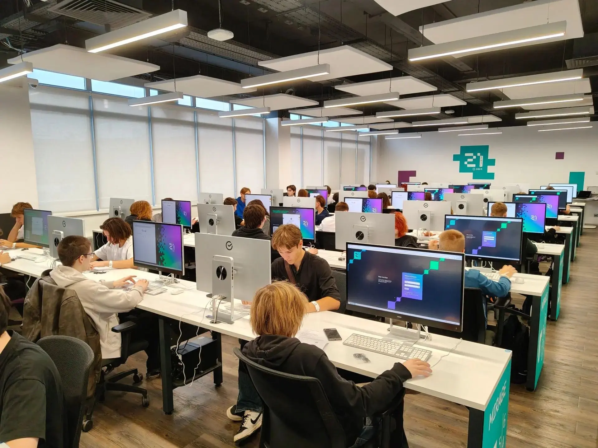 💻 Из школьного класса — в мир искусственного интеллекта!