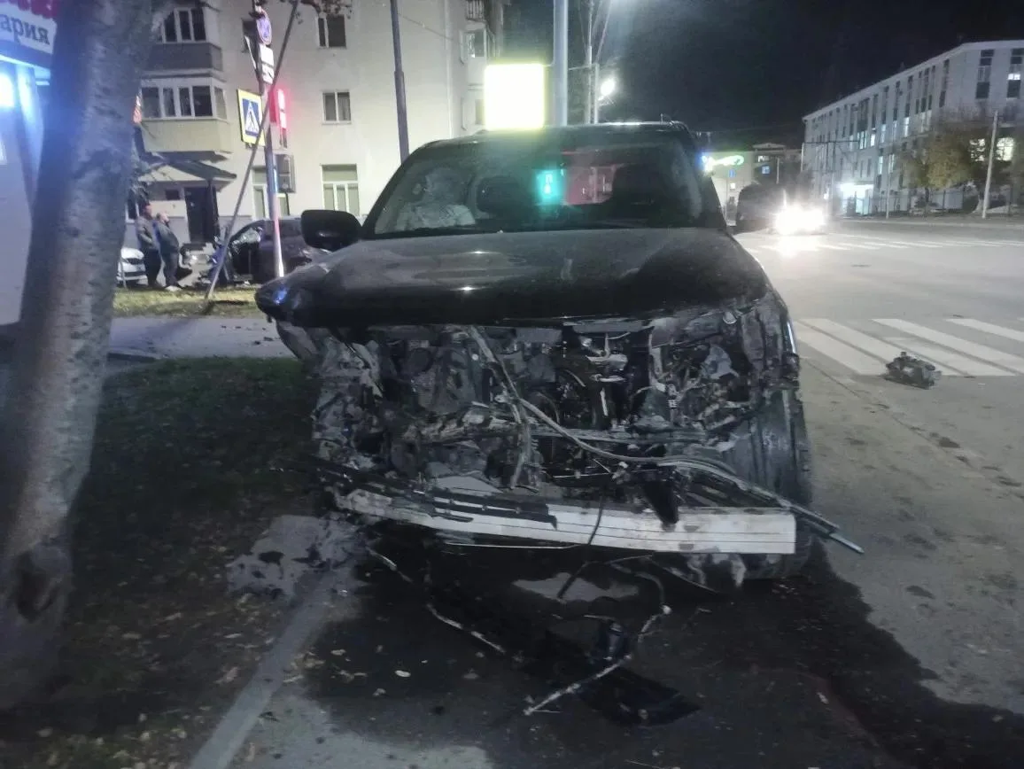В Кургане Lexus сбил пешехода после столкновения с Hyundai: пострадали четыре человека