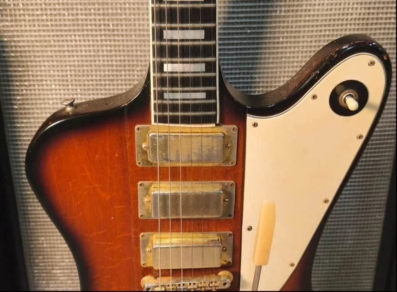Gibson Firebird — электрогитара с автомобильным характером.