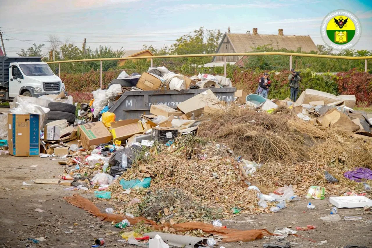 🗑️ В Мелитополе вывезли 40 кубометров мусора
