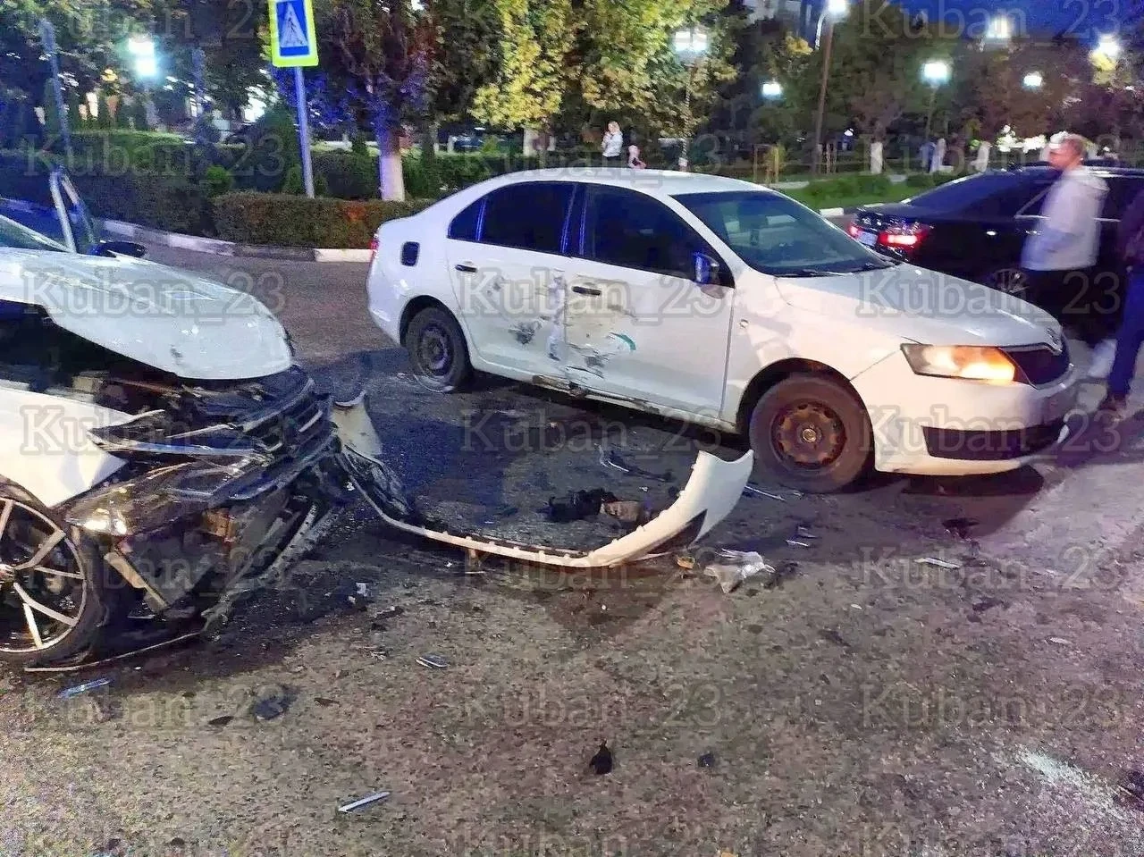 💥 Три машины столкнулись в Армавире, пострадала девушка