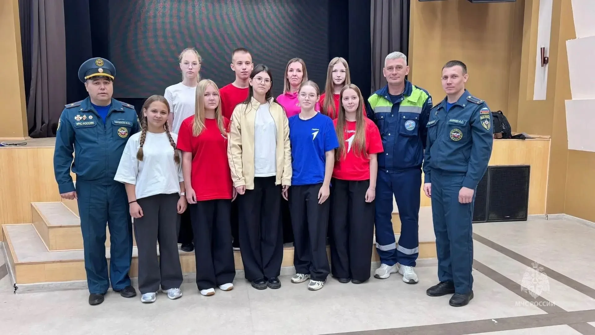 🚒 Школьникам показали приёмы первой помощи