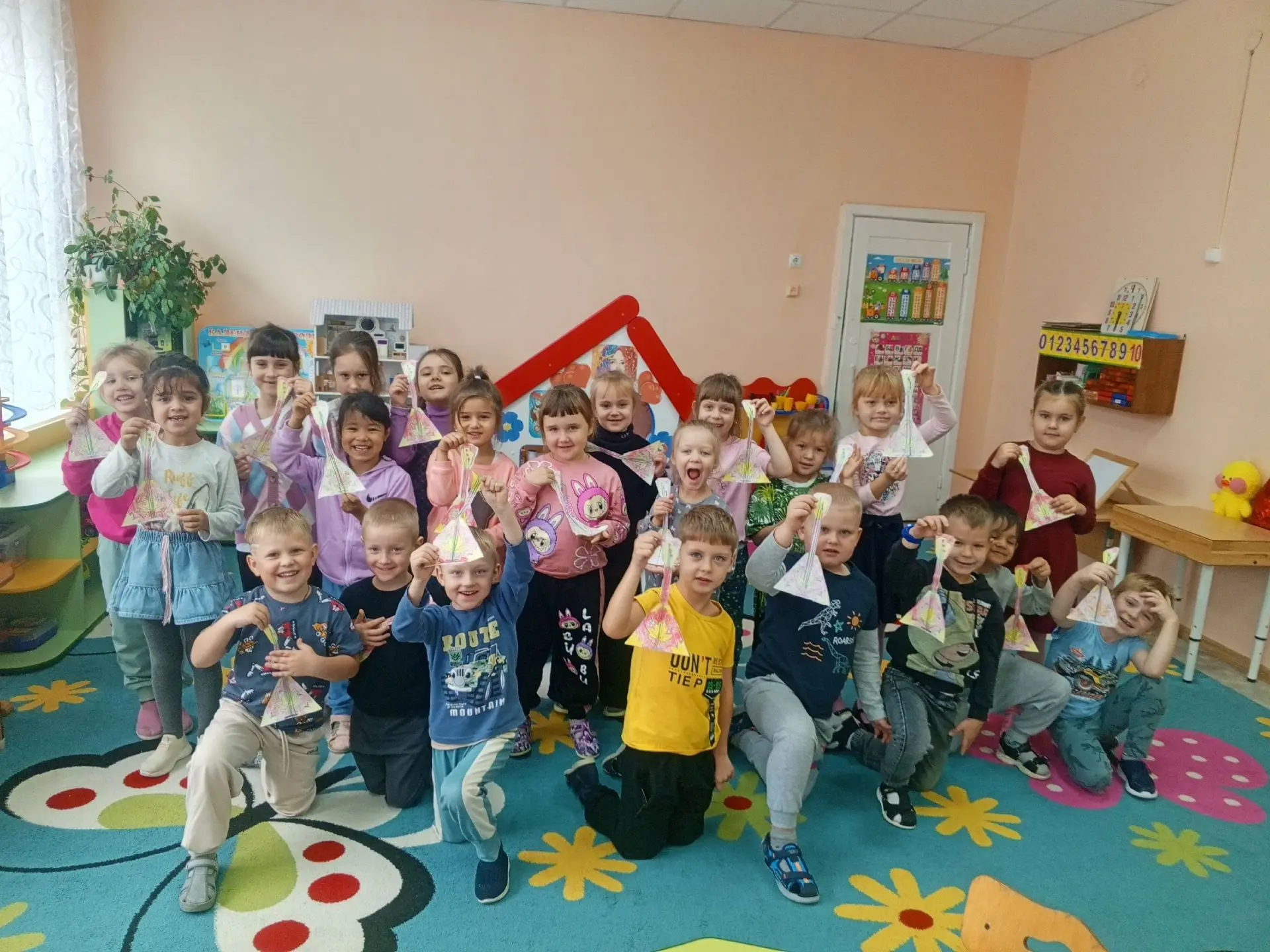 🎨🇷🇺 ХОХЛОМА В УДАРЕ, ИЛИ КАК ДЕТИ СТАЛИ ВИРТУOЗАМИ ЗОЛОТОЙ КИСТИ! 🎸✨