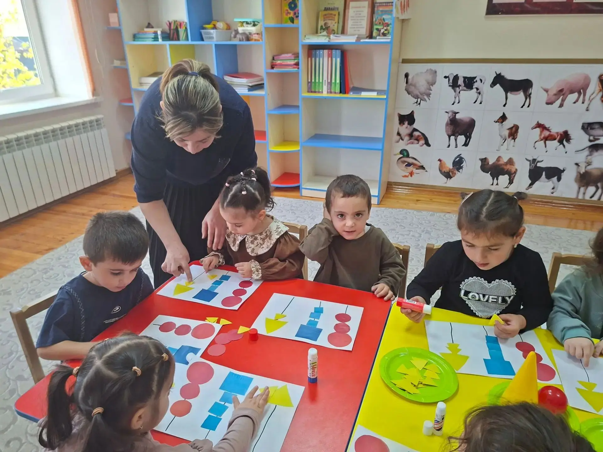 Занятие по математике в младшей группе " Круг, квадрат, треугольник ".