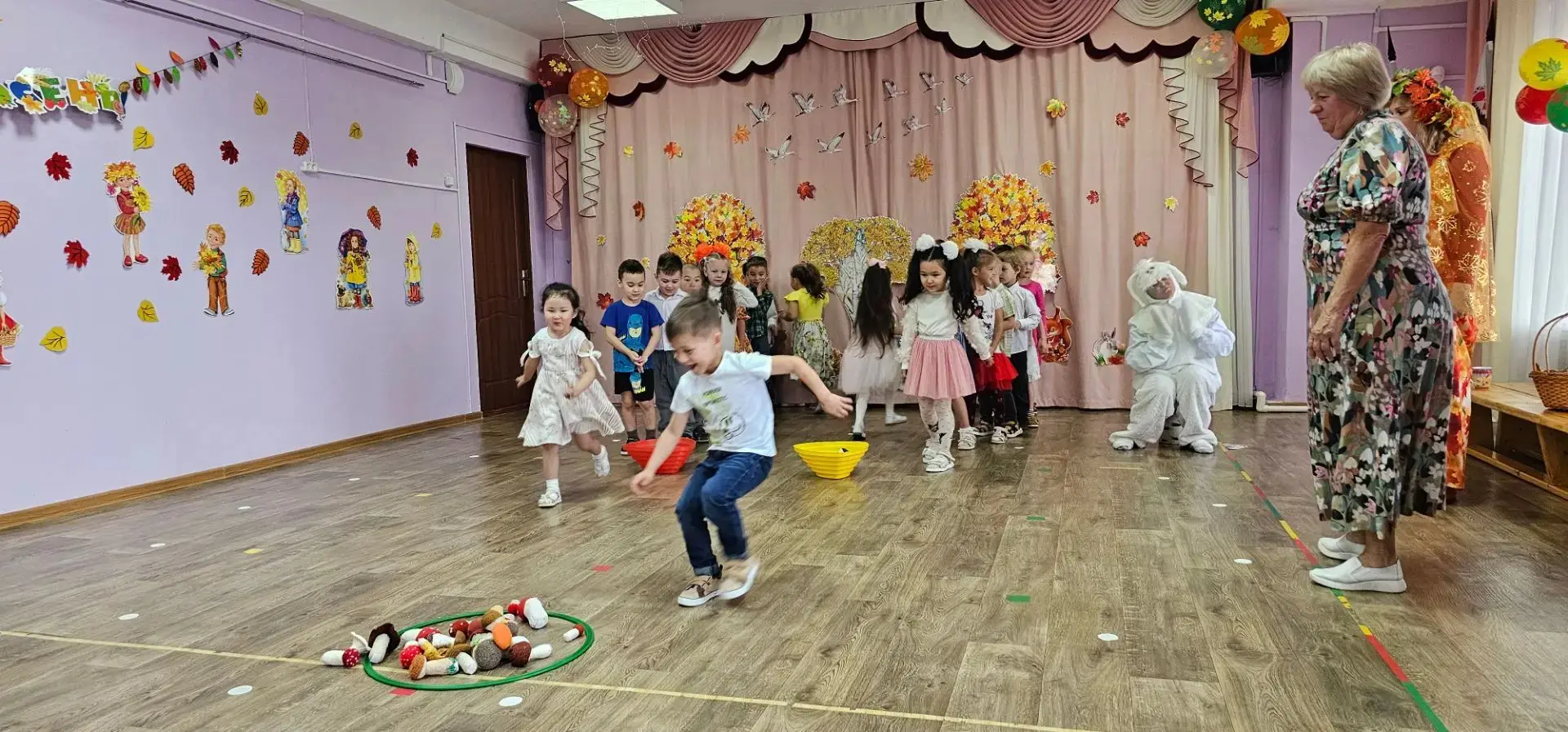 7 октября в старших группах «Огонёк» и «Светлячок» прошёл весёлый и поучительный Праздн...