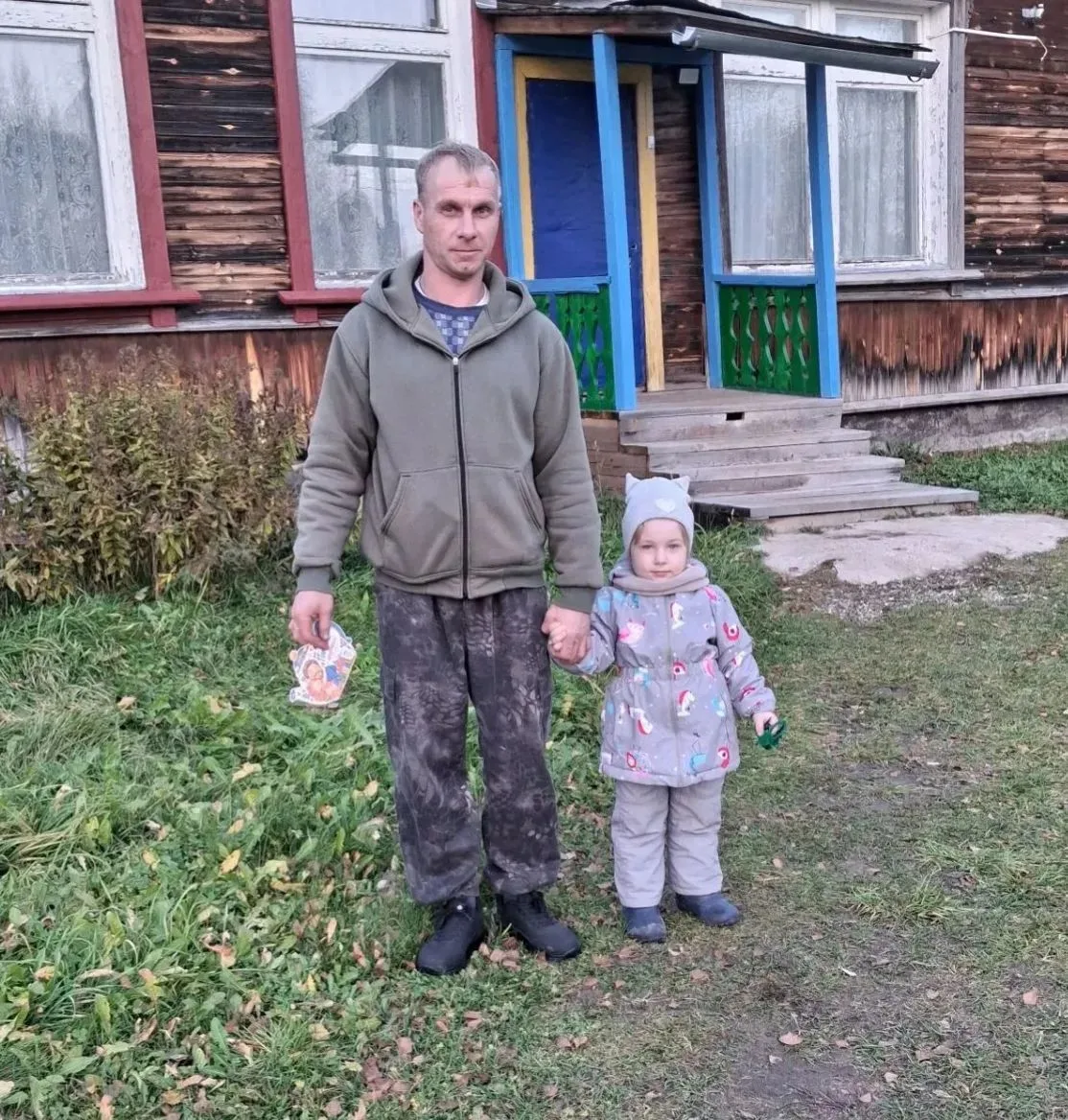 🤗 В фотоакции "Папу очень я люблю, в садик вместе с ним иду" принимает участие Аглая М.