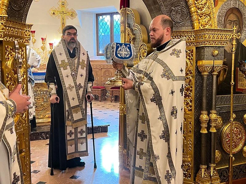 ⛪️ Горловский митрополит Митрофан впервые провёл службу после ранения