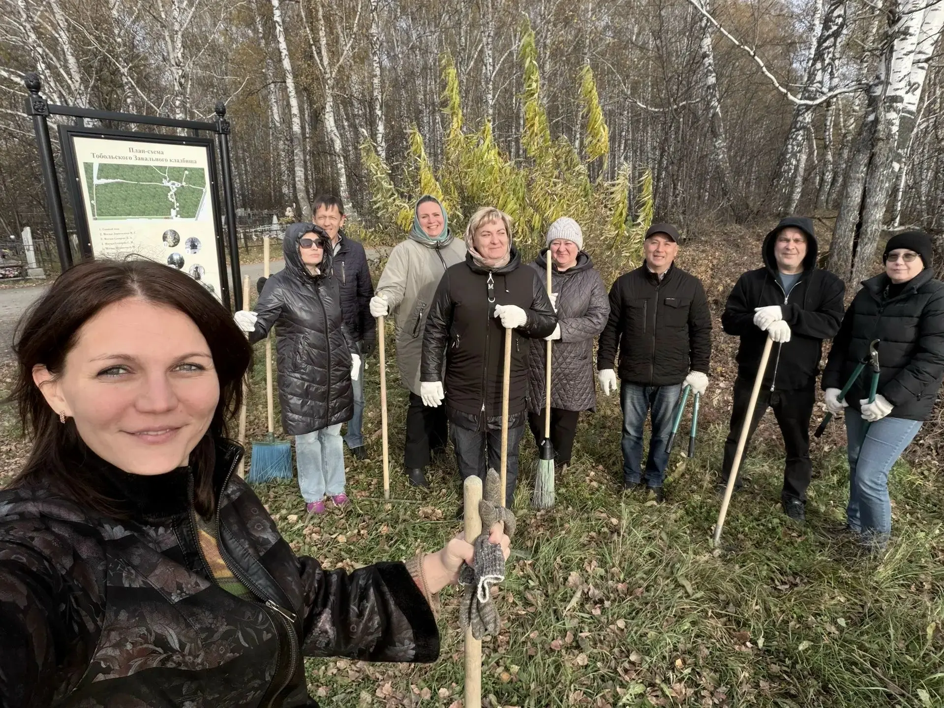🕊 Забота о памяти: сотрудники Центра городских услуг навели порядок на Завальном кладбище