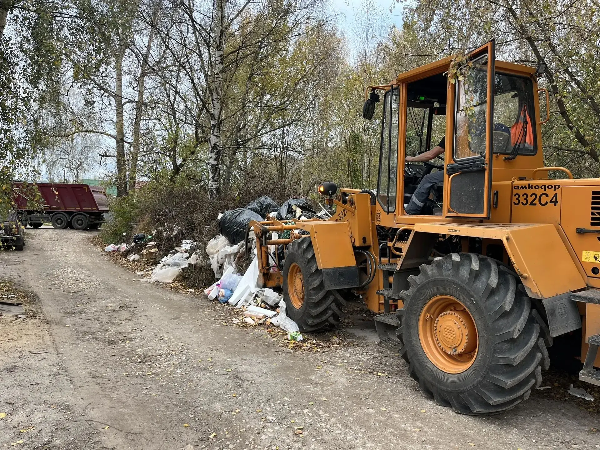 Продолжается масштабная работа по уборке и вывозу крупногабаритного мусора в Балахнинск...