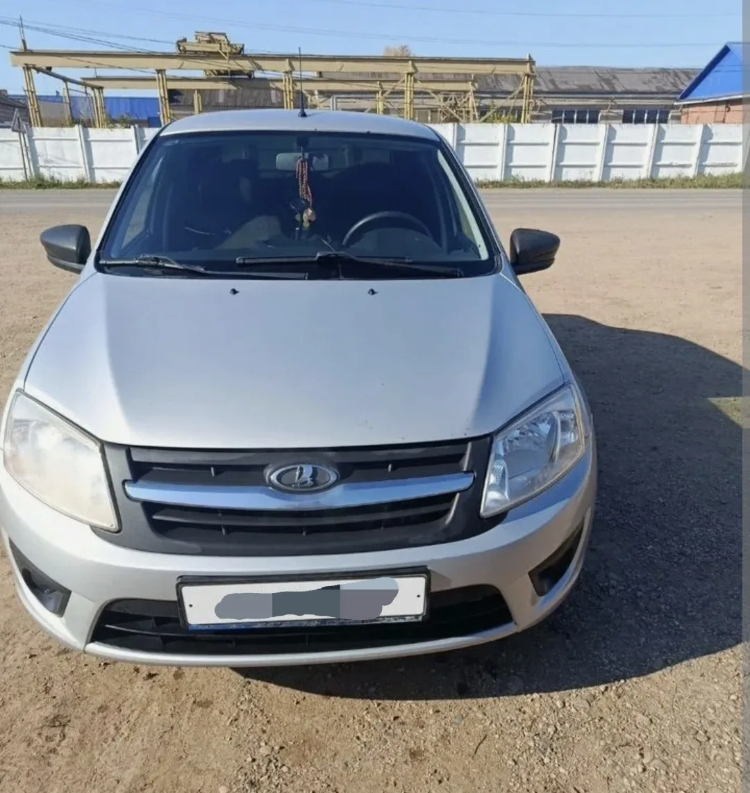 Продам ЛАДА ГРАНТА 2017 года выпуска.  АКП. 1 владелец.  Пробег 131000. Коробка робот. ...