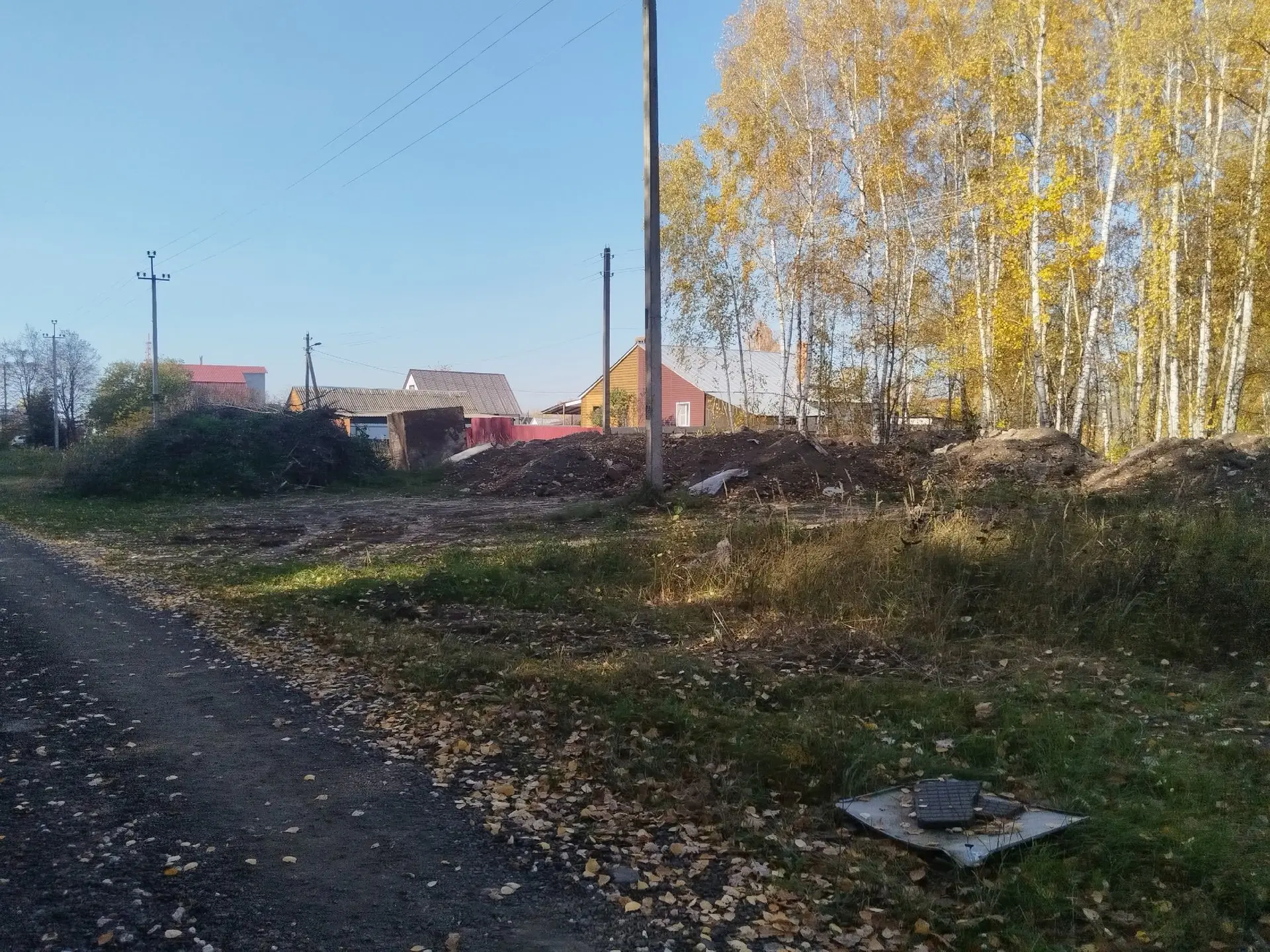 📩 Нам пишут: что за «свалка» появилась на улице Тенихиной?