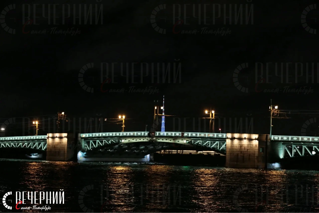 🌉 Главная роль этой ночью досталась не мостам