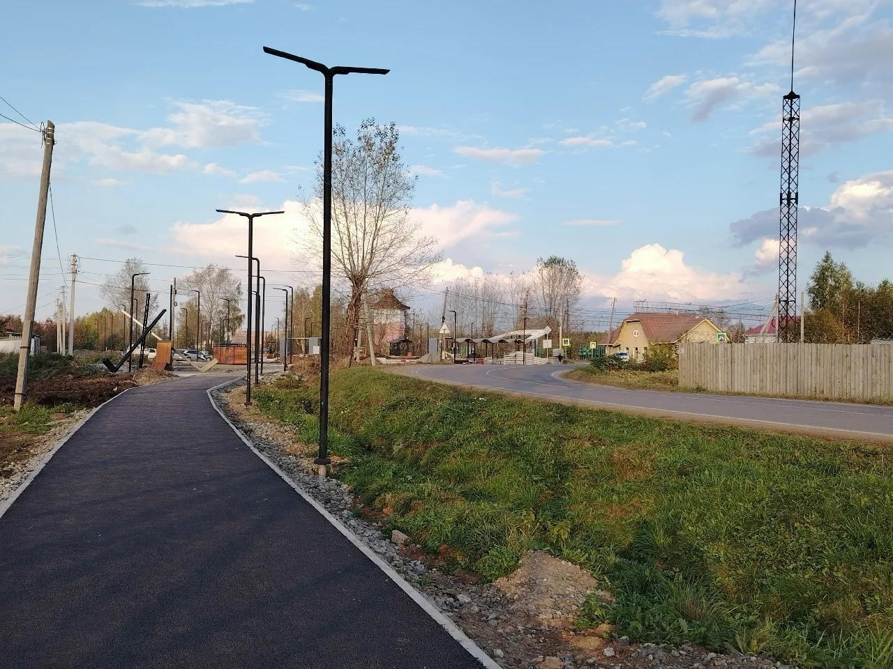 Фотофакт: верхнетуринцев радует новый тротуар