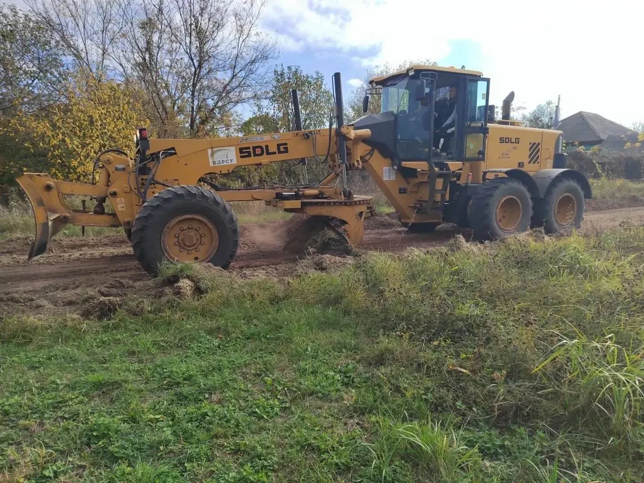 🚧 В посёлке Миролюбие завершили ощебенение дороги на улице Пролетарской.