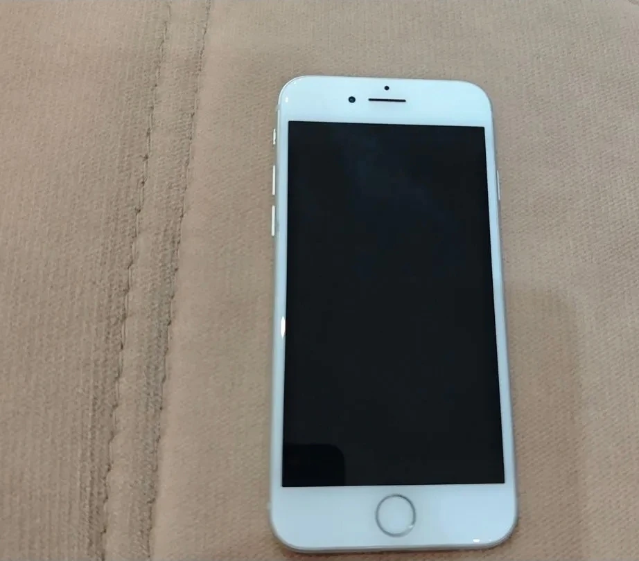 iPhone 8, 128 ГБ, отдам по условиям группы.
