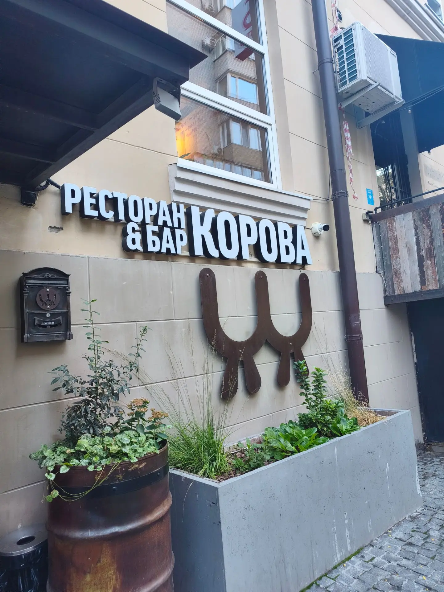 Кто сказал что в бар с ребенком не ходят мы решили пообедать у нас здесь самые вкусные ...