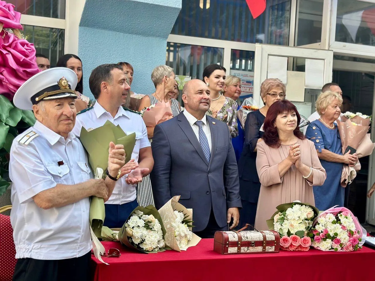 📖 Сегодня в России отмечается День учителя.