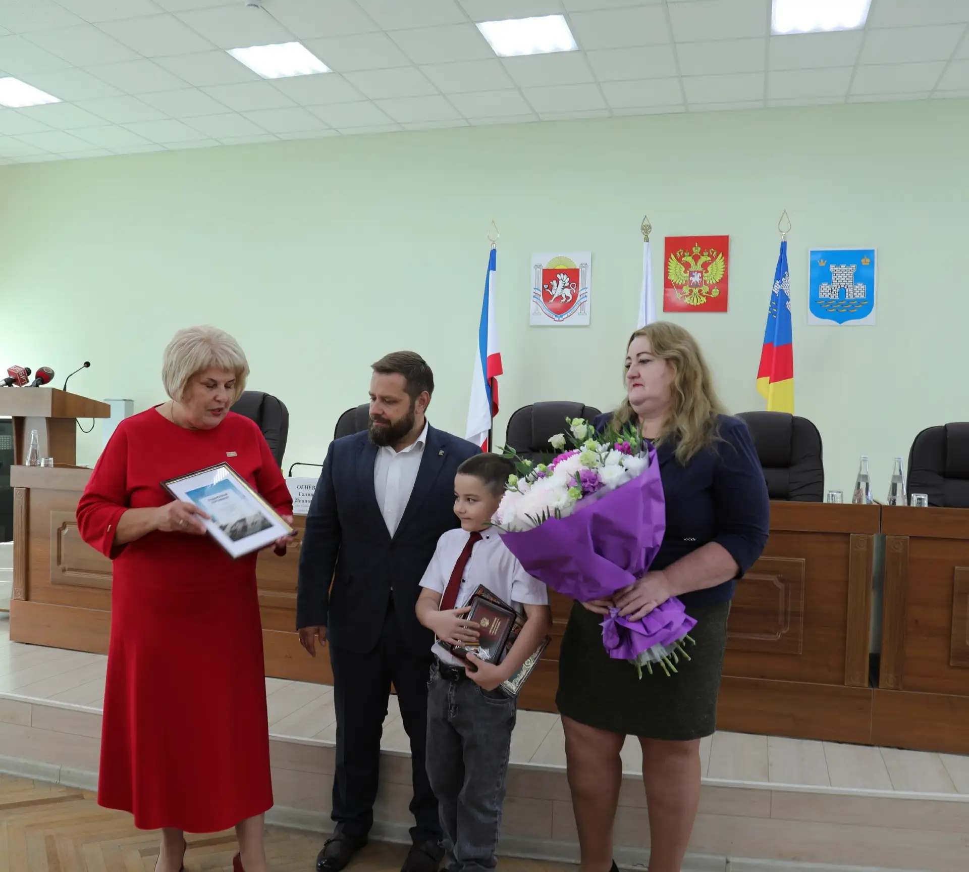 🌟 В Алуште впервые была вручена общественная медаль «Дети Героев»