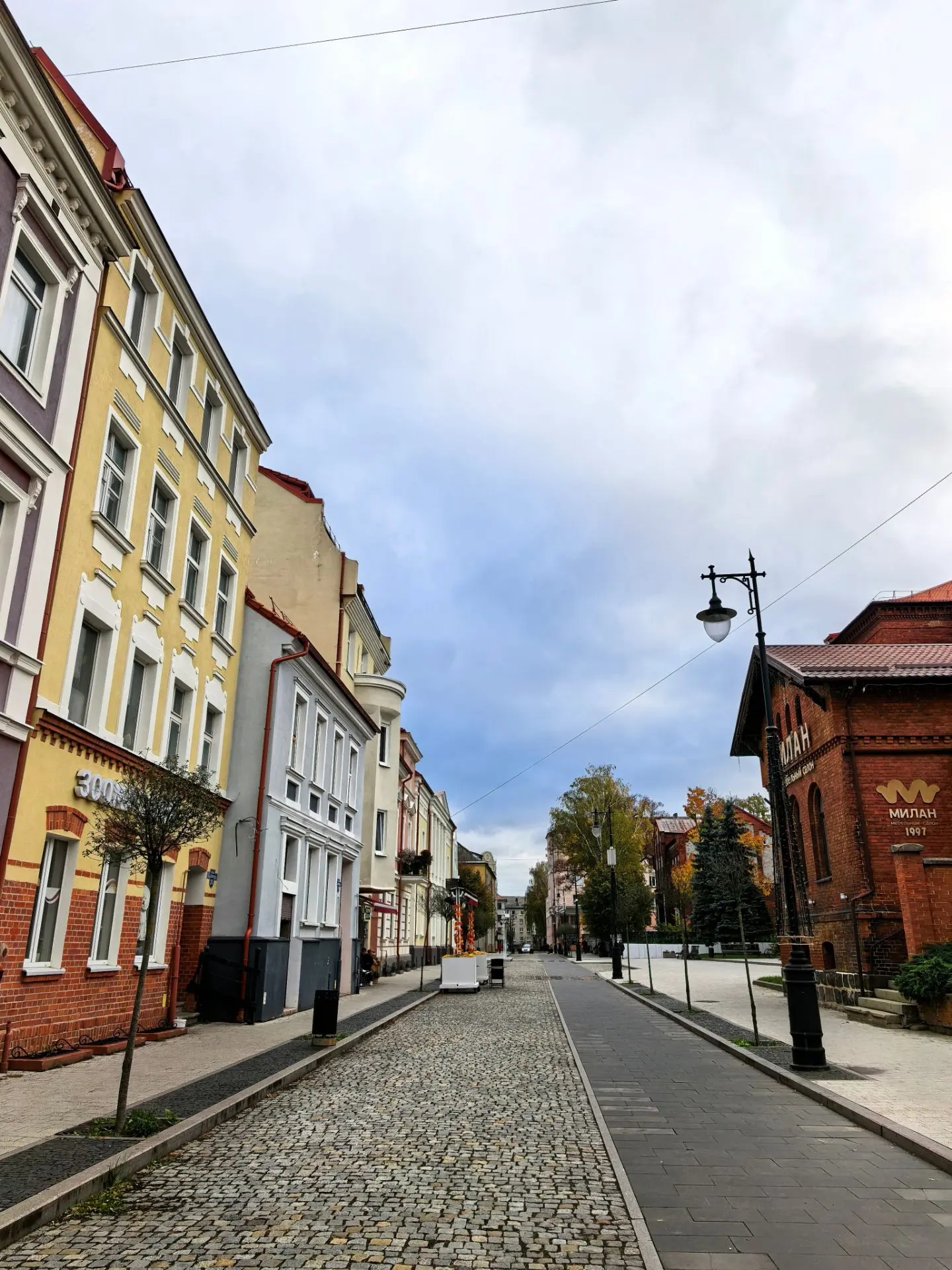 Вчера весь день провели в городе, в котором прошлое не прячется в музеях - оно живёт в ...