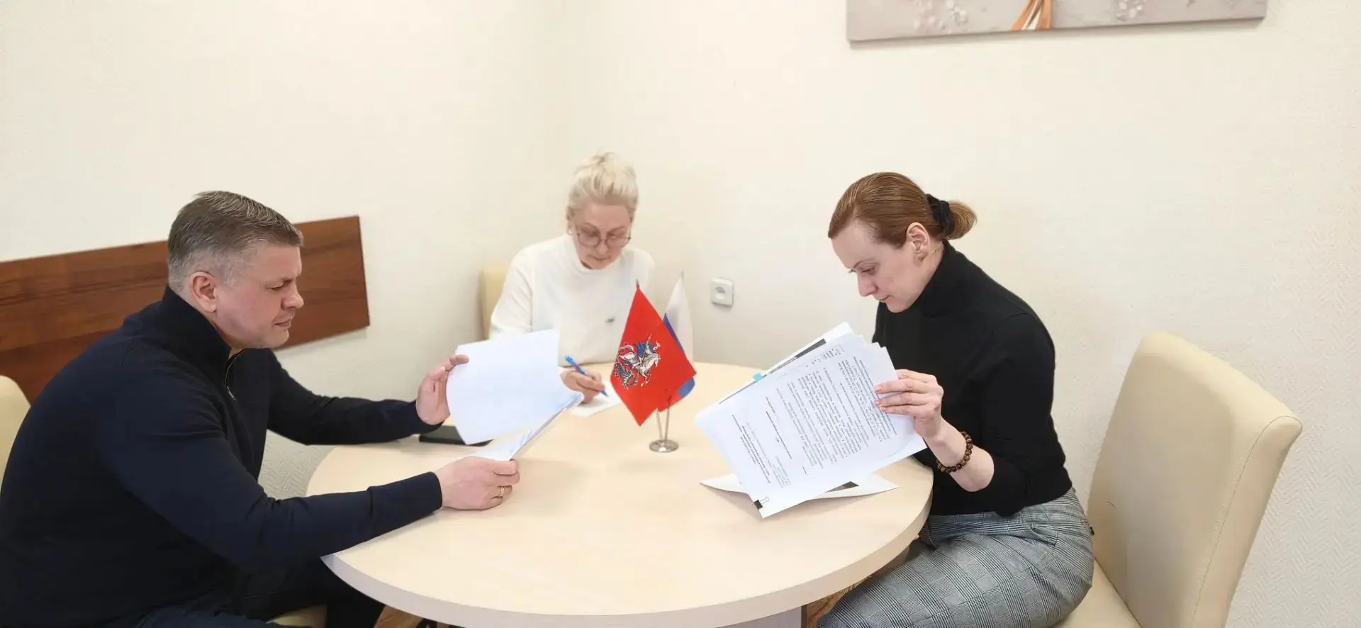 В Чертаново Центральном прошли заседания двух профильных комиссий. В работе приняли уча...