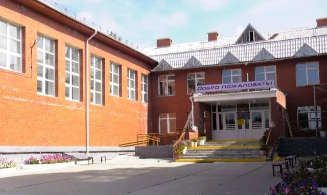 В Юмасинскую школу, расположенную в Тюменской области (в деревне Юмас), требуются следу...