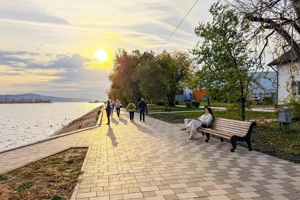 На старой набережной Комсомольского района Тольятти завершили благоустройство