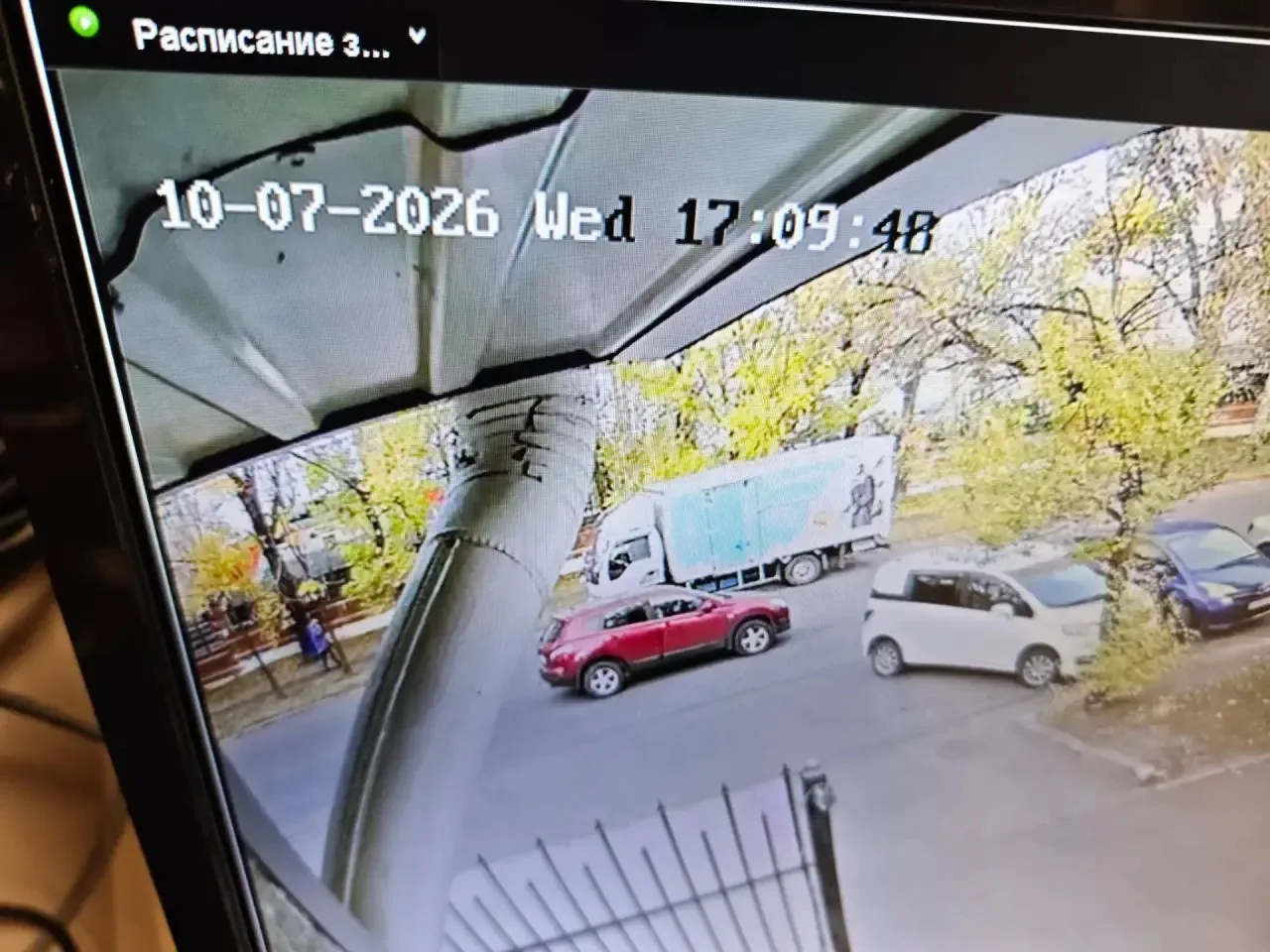 Здравствуйте, сегодня в 17:10-17:15 в районе храма на жд вокзале притерли припаркованну...
