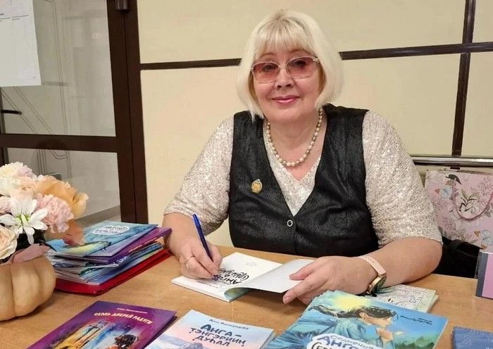 😍Бурятская писательница подарила сказки детской больнице