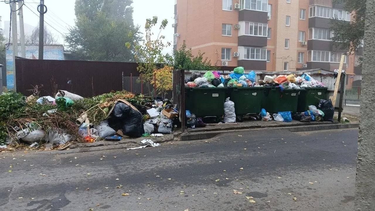 🔴 Сегодня утром Азовчане сообщили о явном нарушении графика вывоза мусора и большом св...