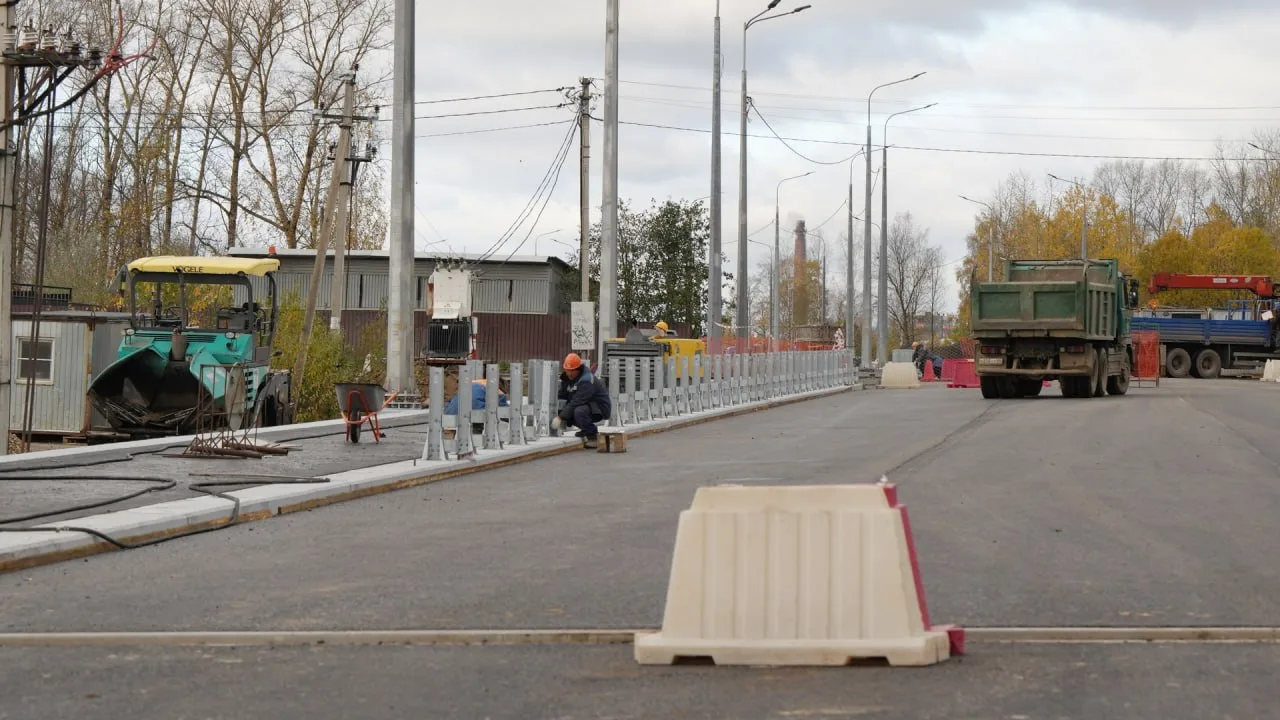 Движение по Некрасовскому мосту откроют до конца октября.