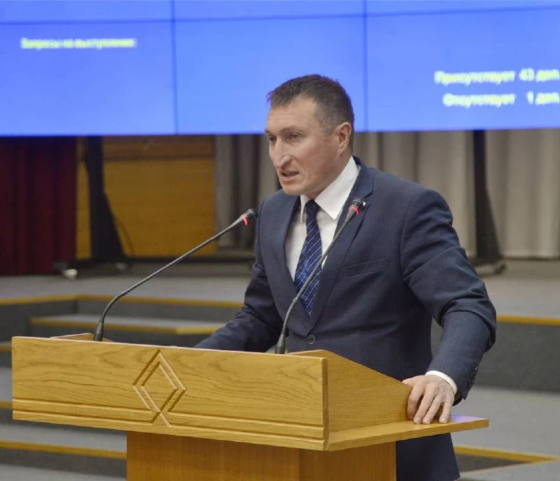 Николаева призвали отказаться от двойной зарплаты.