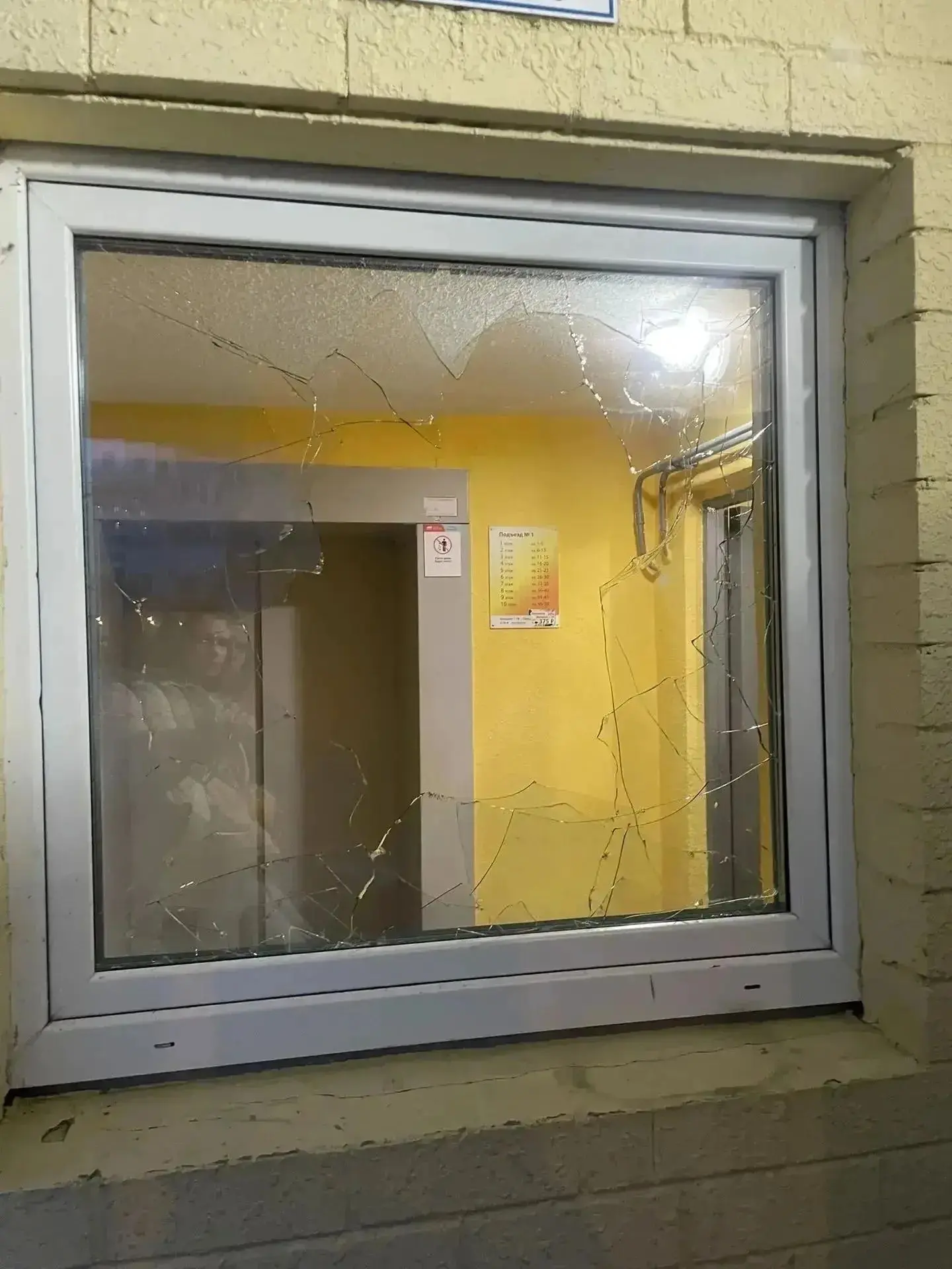 В Антипино мужчина с битой повредил автомобиль местной жительницы.