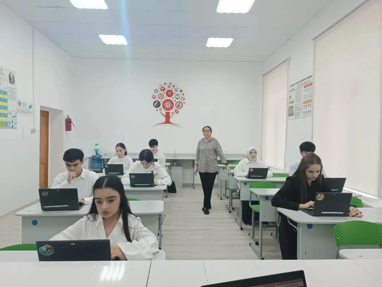 15 октября прошла олимпиада по химии  "Сириус" среди  учащихся 8-11 классов. Перед нача...