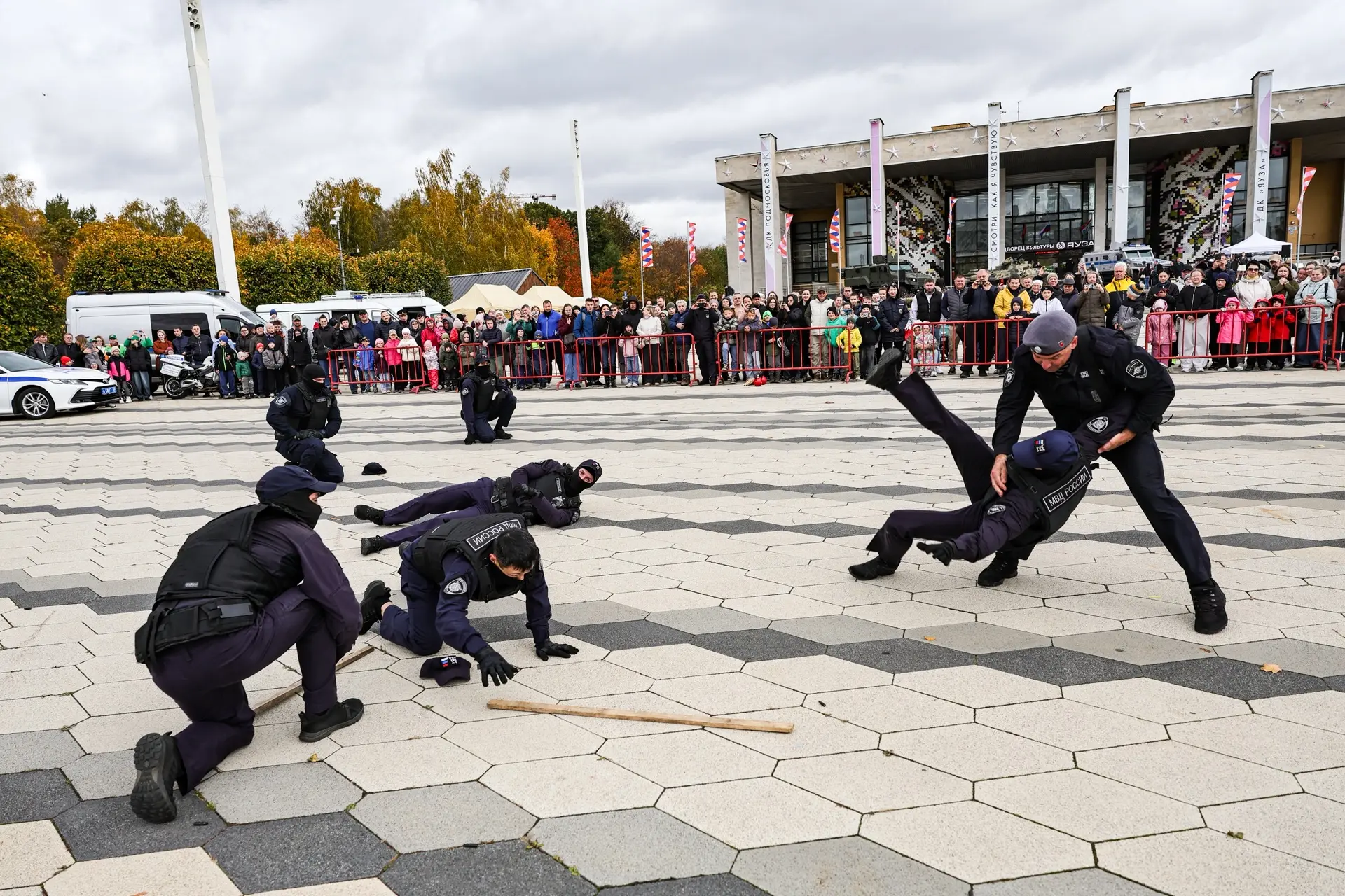 🚓 От бронетехники до криминалистики: сегодня в Мытищах показали работу полиции изнутри
